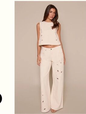 FLORAL EMBROIDERY CUT OUT DETAIL WIDE LEG JEAN